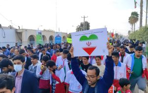 یکی از جلو های زیبای ۲۲ بهمن حضور دهه هشتادی و نودی ها در راهپیمایی بود